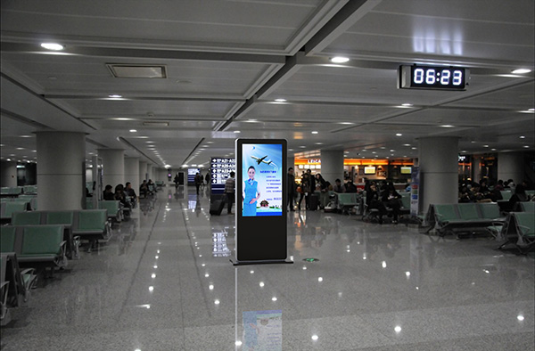 中国航发阳天电子户外LCD广告机