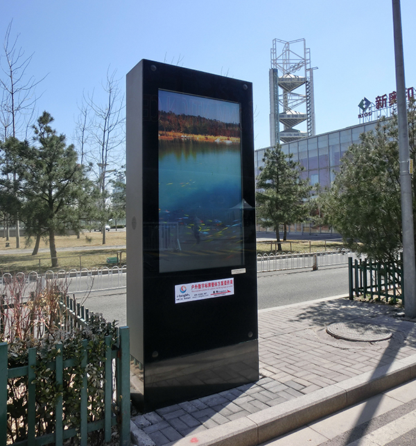 中国航发阳天电子户外LCD广告机的五个产品适用优势
