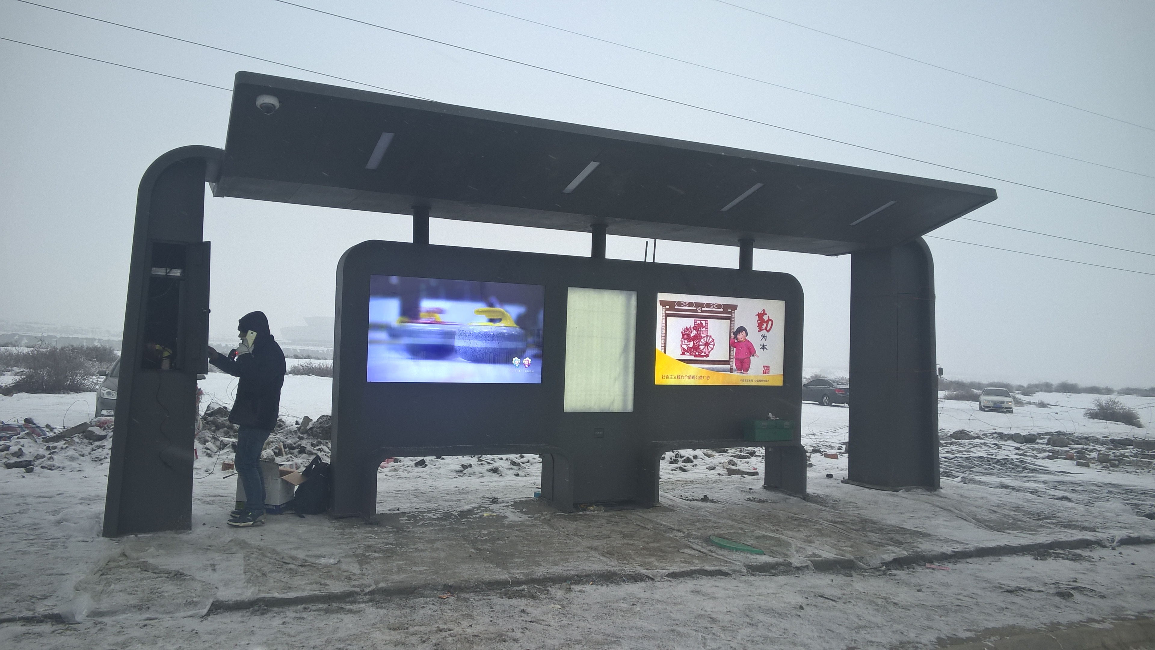中国航发阳天电子案例新疆公交站台项目